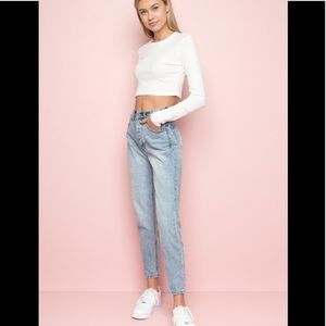 Brandy Melville Jane light wash jeans (size M)